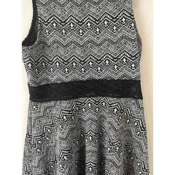 Bailey Blue Juniors Sz XL Sheer Lace Waistline Novelty Print Black and White Tan - Picture 6 of 7